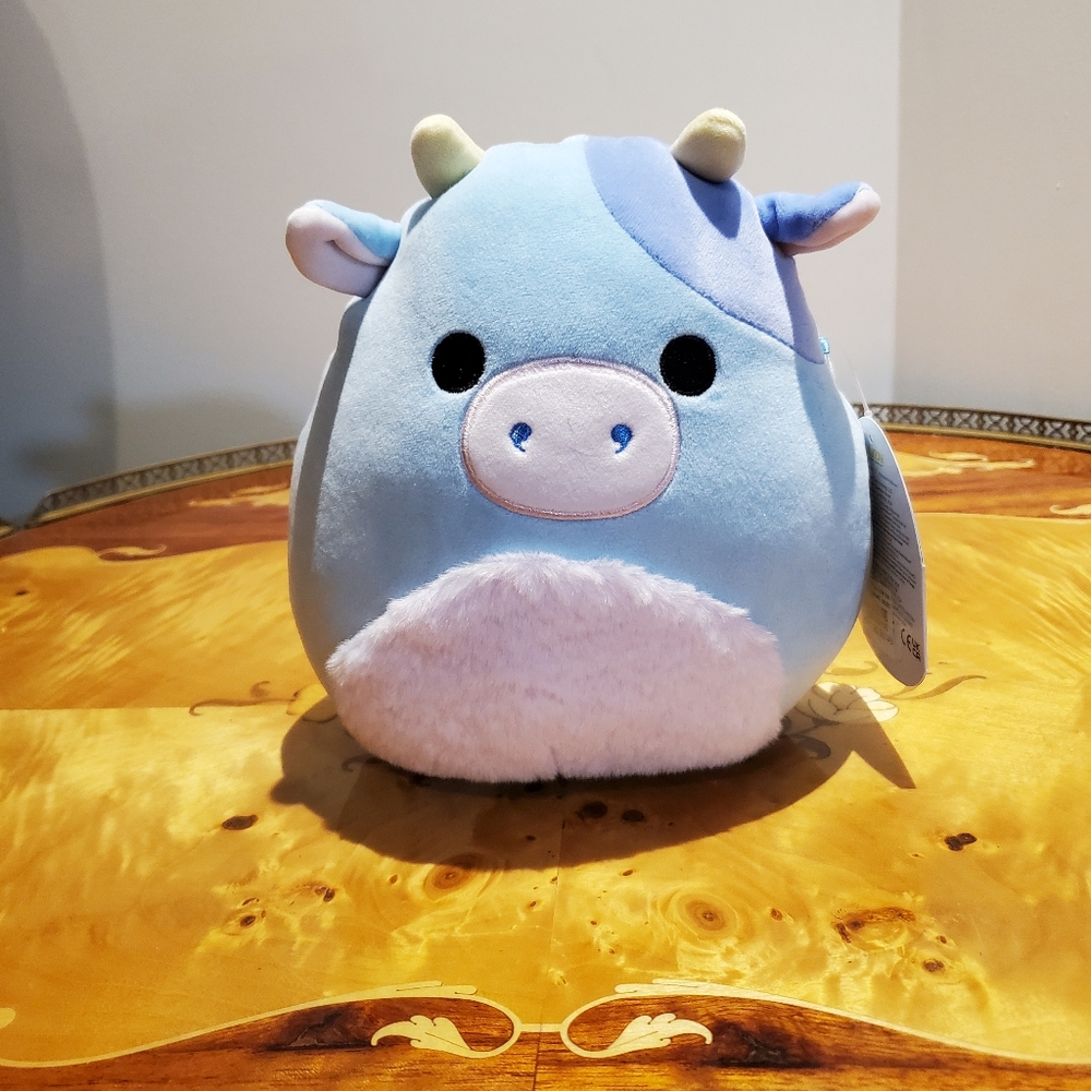 Hot Topic Clayton Exclusive Blue Cow 8" Squishmallow